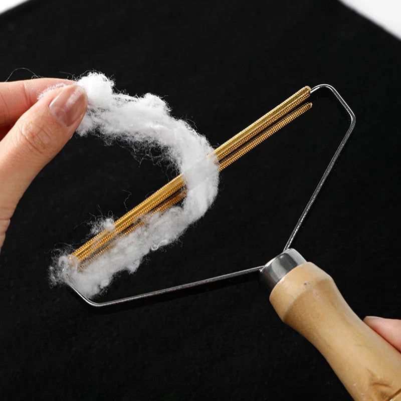Ultimate Portable Lint Remover - Effortlessly Banish Pet Hair and Lint from Clothes, Sofas, and Carpets!